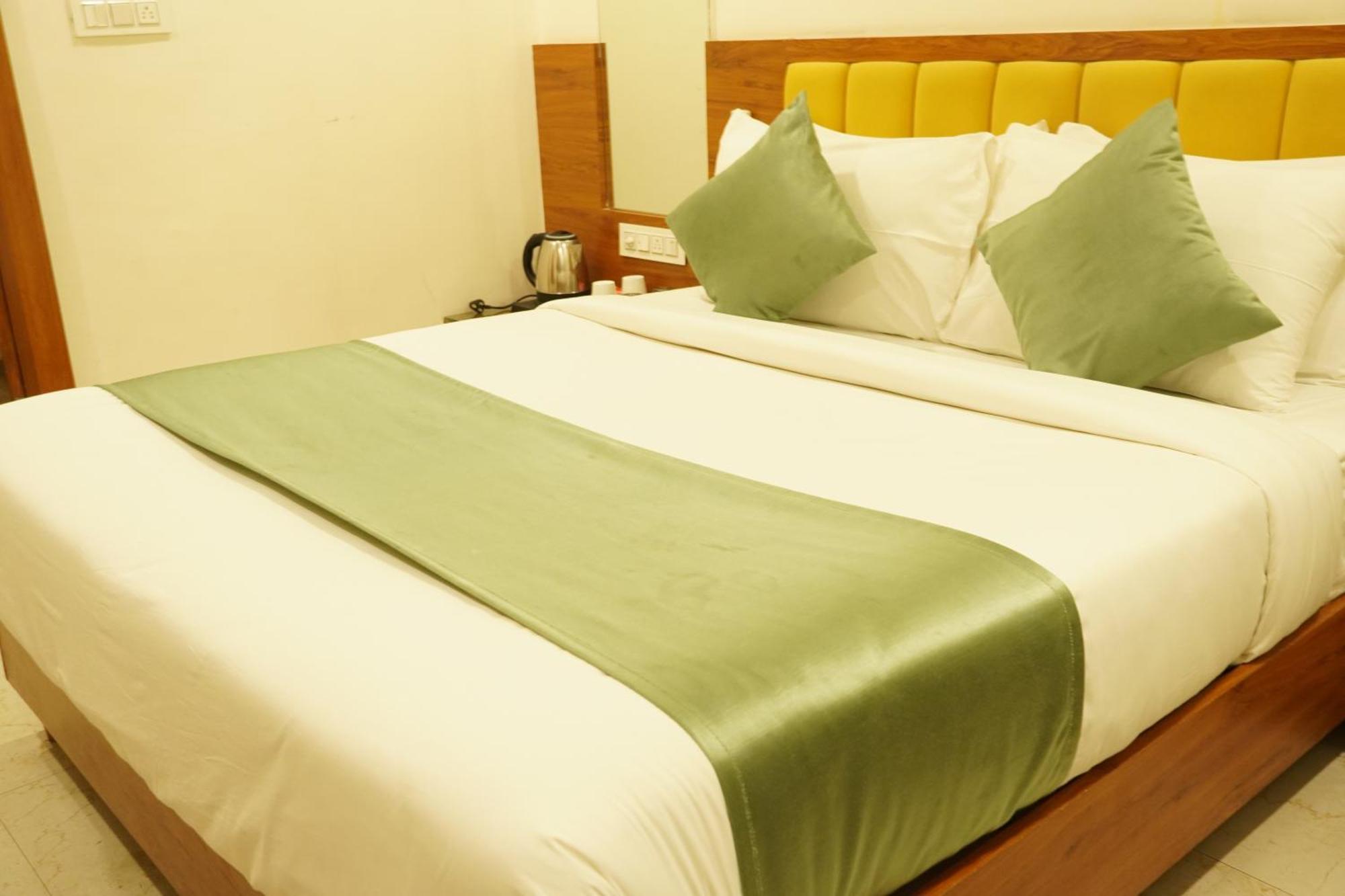 Hotel Eleven Heights Bhopal Exterior foto