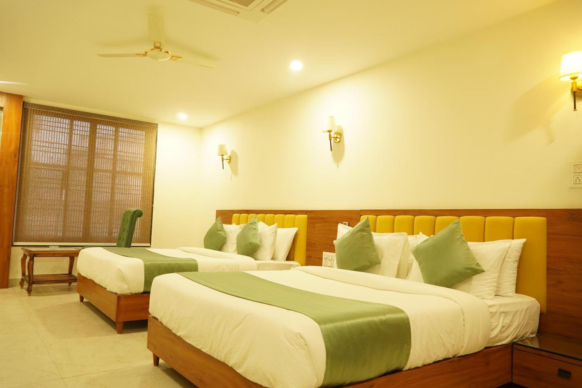 Hotel Eleven Heights Bhopal Exterior foto