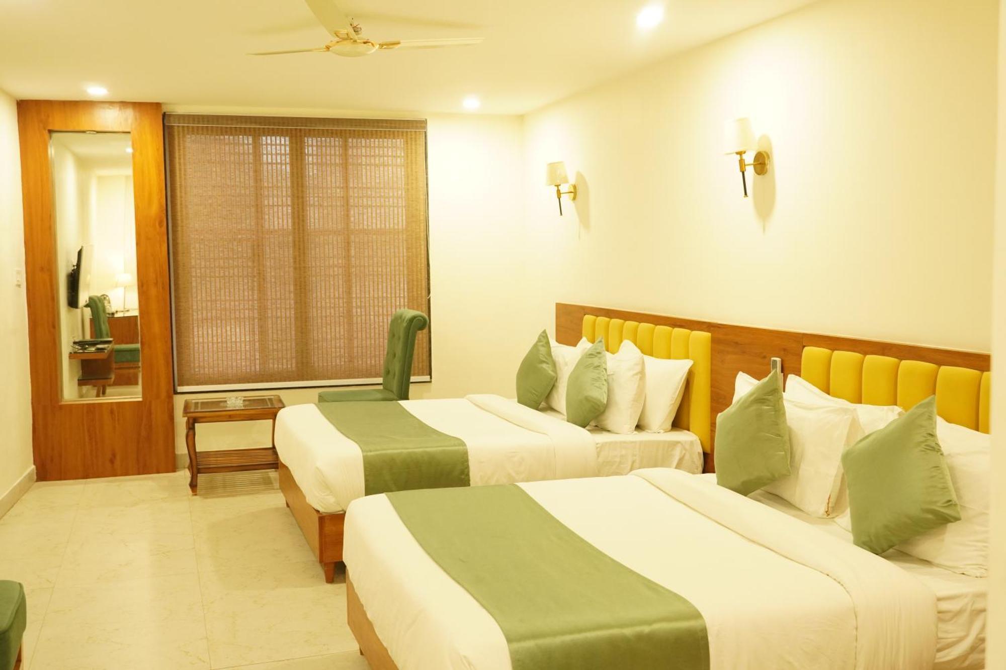 Hotel Eleven Heights Bhopal Exterior foto