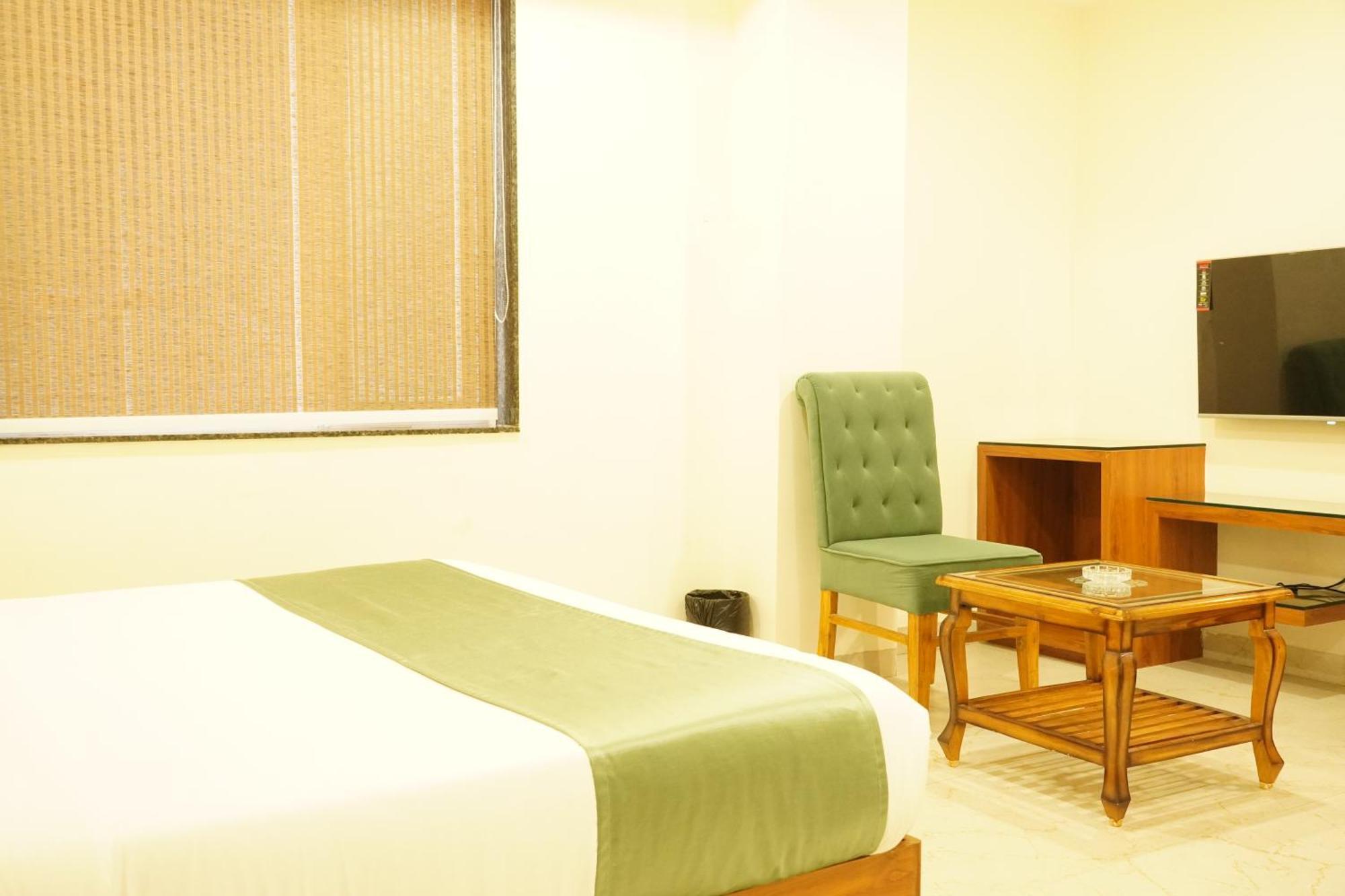 Hotel Eleven Heights Bhopal Exterior foto